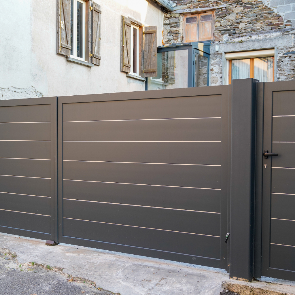 Portail devant une maison